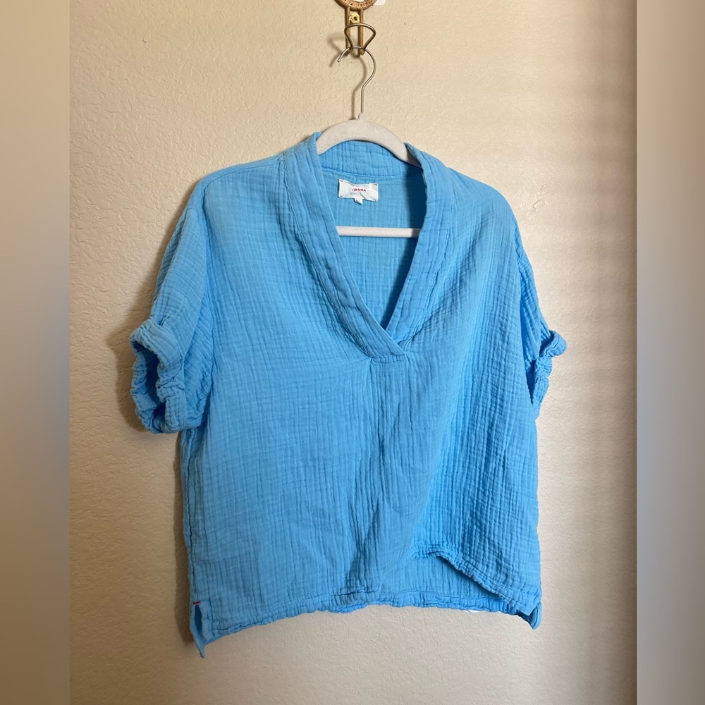 Xirena Avery Top‎ Sz Small in Aqua Blue Gauze Periwrinkle Loose Fit V Neck